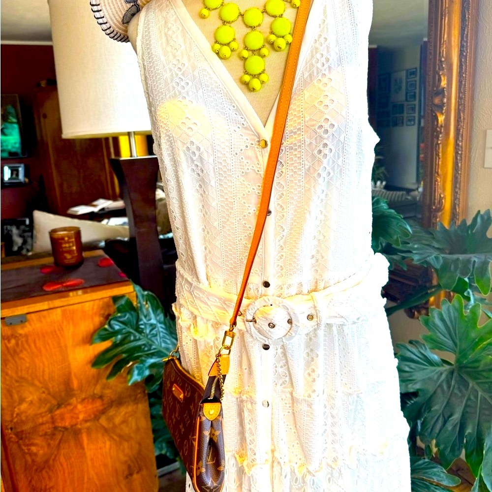 NWOT❗️Elegant White House/Black Market White Lace eyelet dress. - Picture 2 of 5